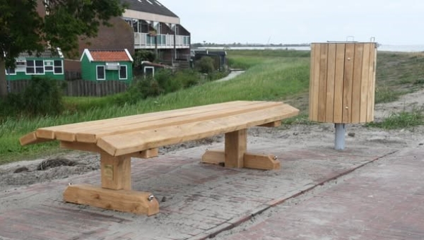 Op de Noordkade is deze week het eerste meubilair geplaatst.